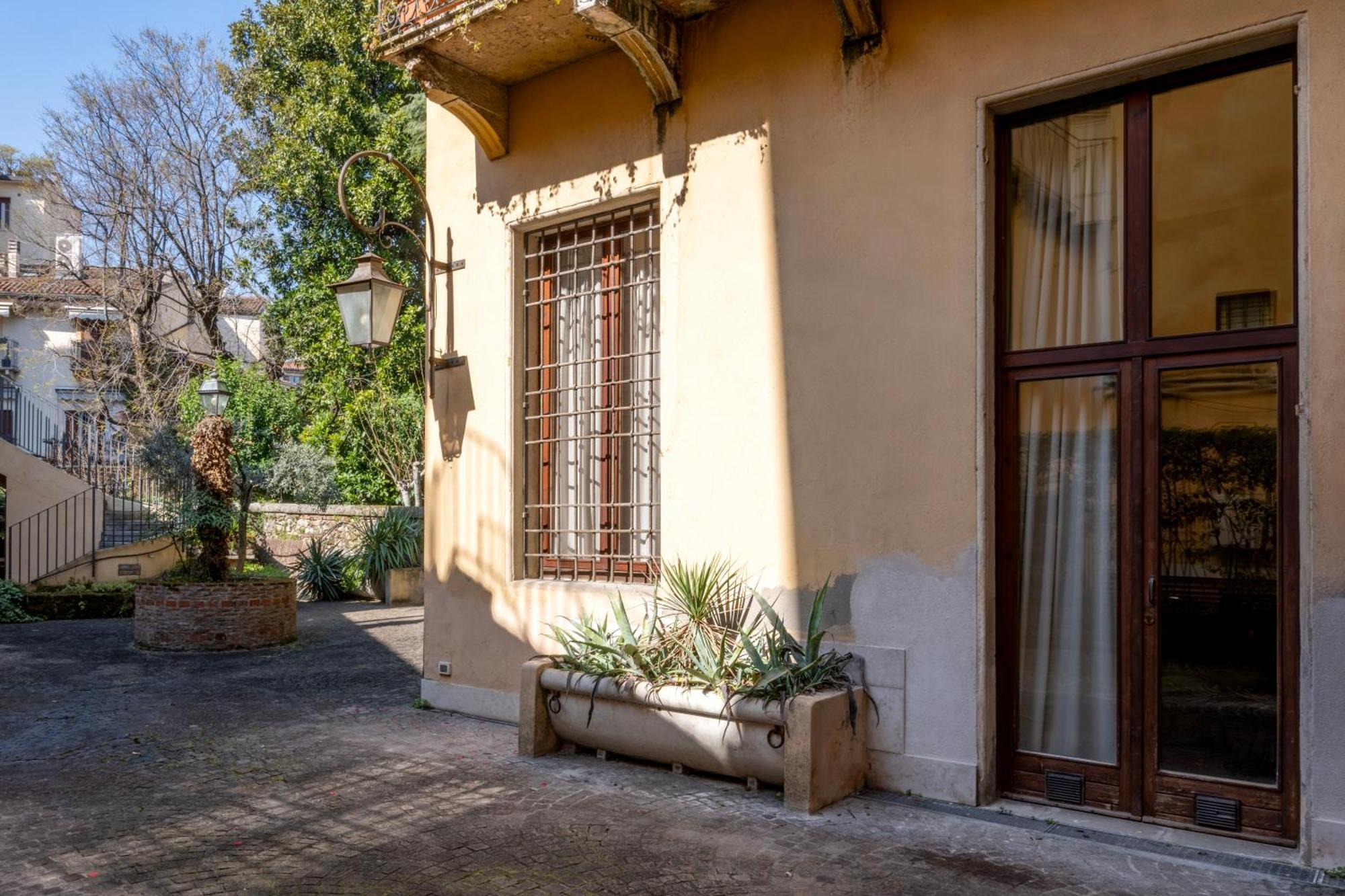 Verona City Lodge Kültér fotó